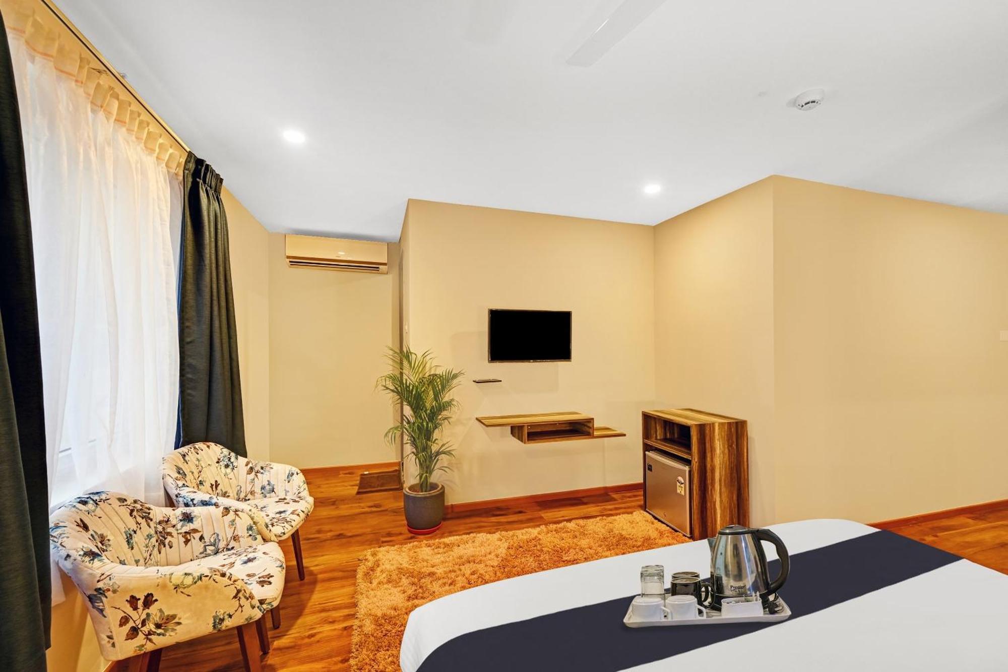 Hotel Super Townhouse Oak Hillside Aqua Khandagiri Exterior foto
