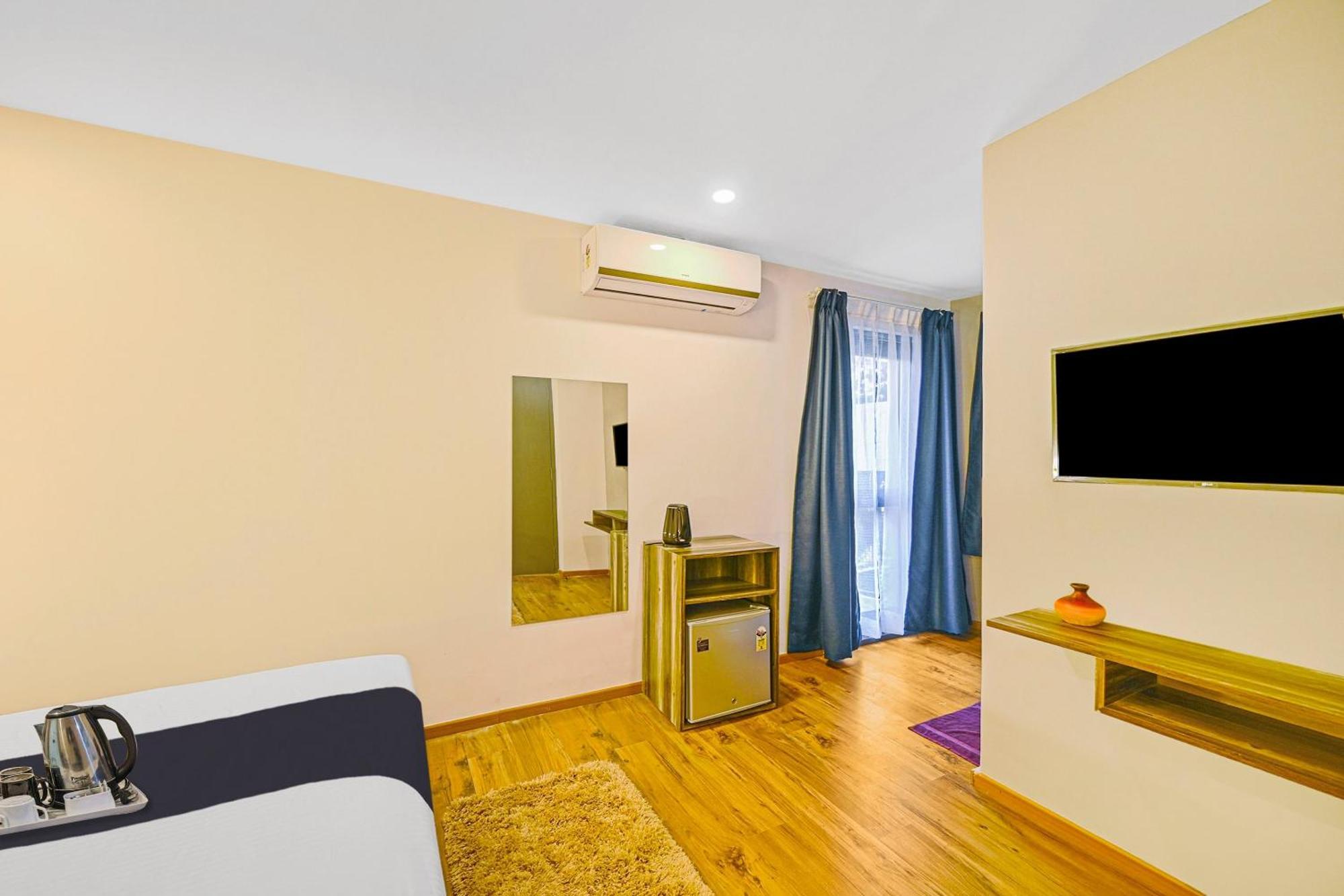 Hotel Super Townhouse Oak Hillside Aqua Khandagiri Exterior foto