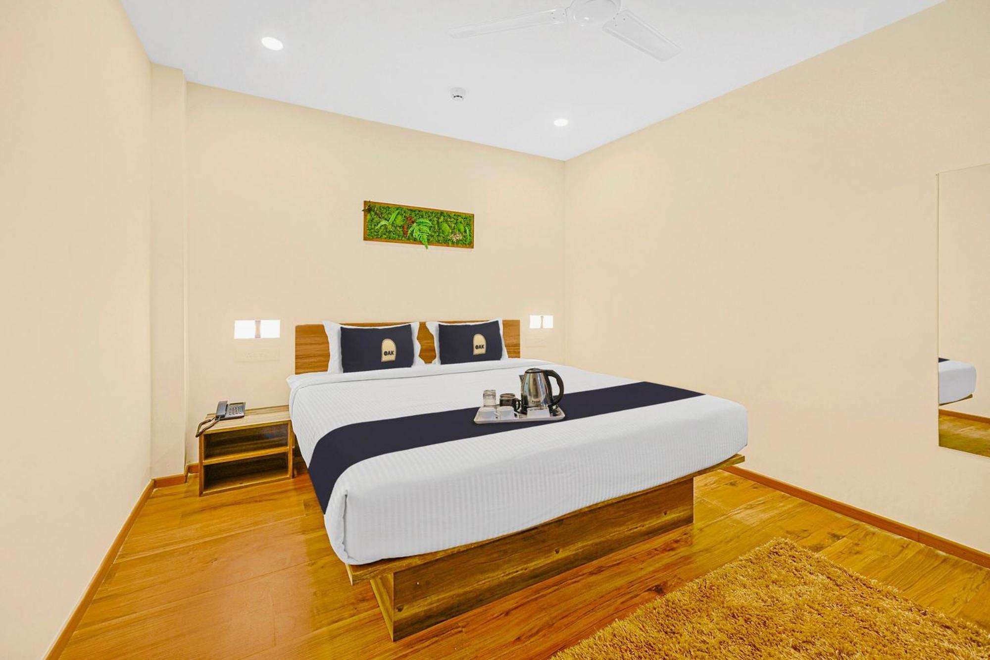 Hotel Super Townhouse Oak Hillside Aqua Khandagiri Exterior foto