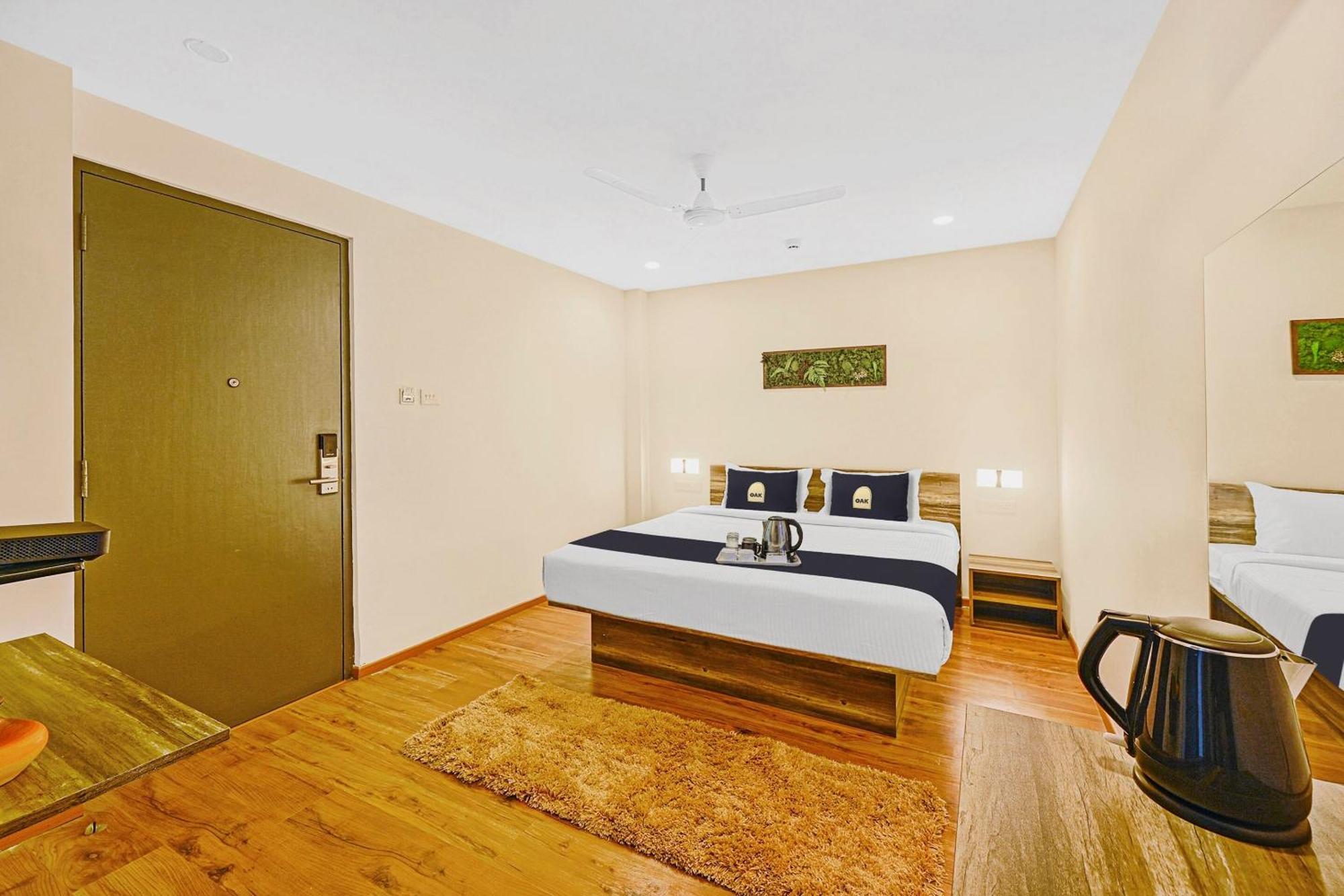 Hotel Super Townhouse Oak Hillside Aqua Khandagiri Exterior foto
