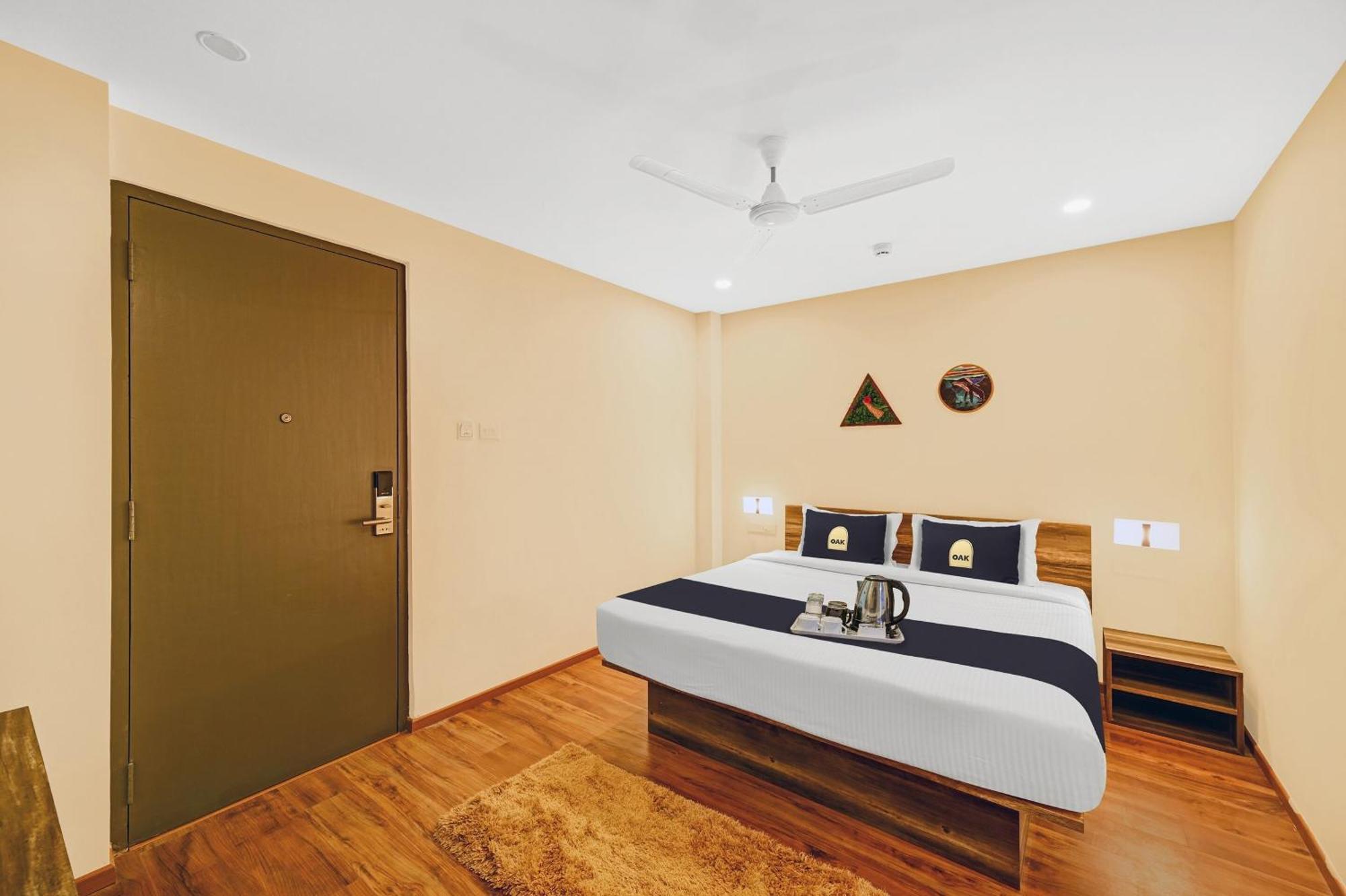 Hotel Super Townhouse Oak Hillside Aqua Khandagiri Exterior foto