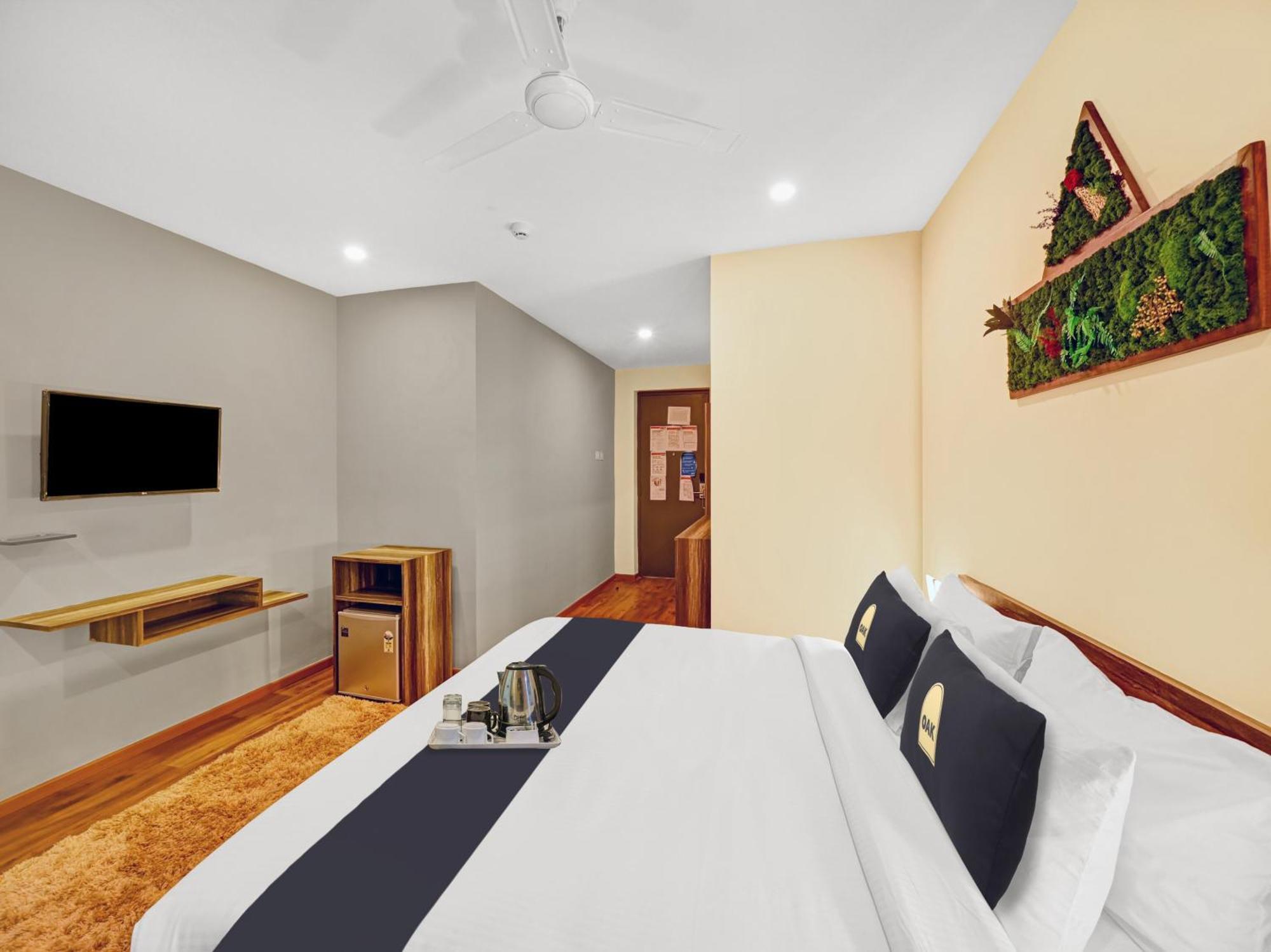 Hotel Super Townhouse Oak Hillside Aqua Khandagiri Exterior foto